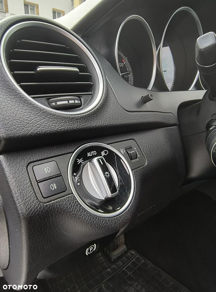 Mercedes-Benz Klasa C 200 CDI DPF (BlueEFFICIENCY) Elegance - 29