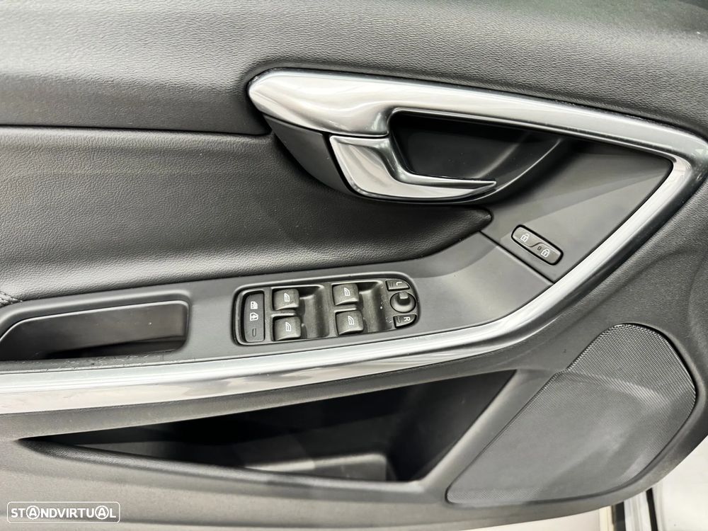 Volvo V60 Cross Country 2.0 D3 Summum - 15