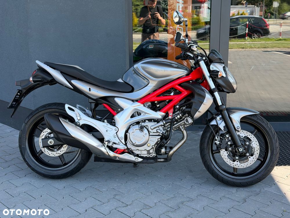 Suzuki Gladius - 3