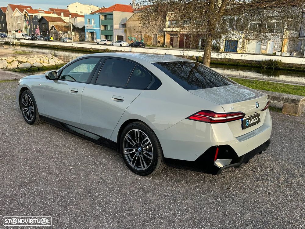BMW i5 eDrive40 Pack Desportivo M - 11