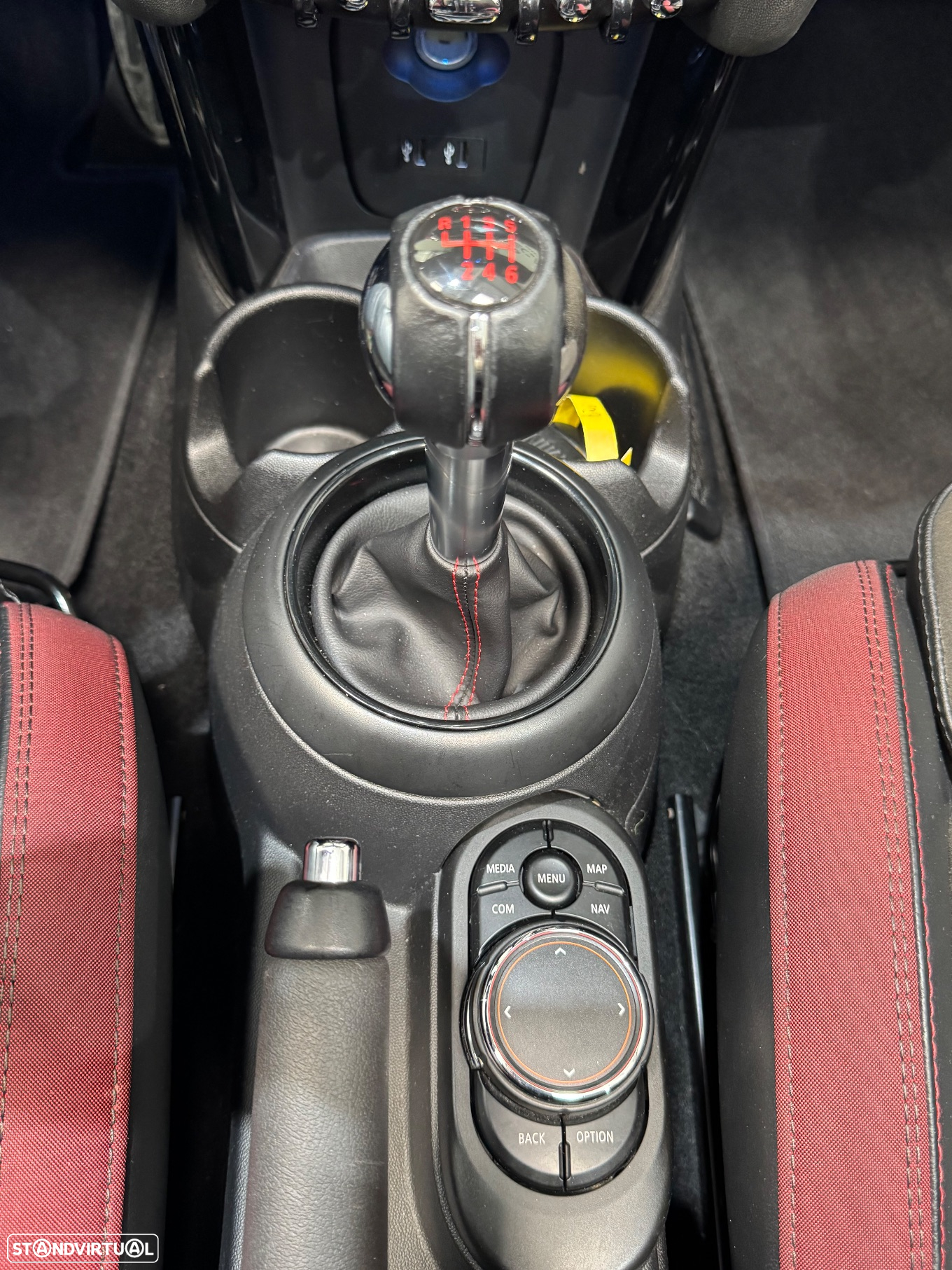 MINI Cabrio John Cooper Works - 32