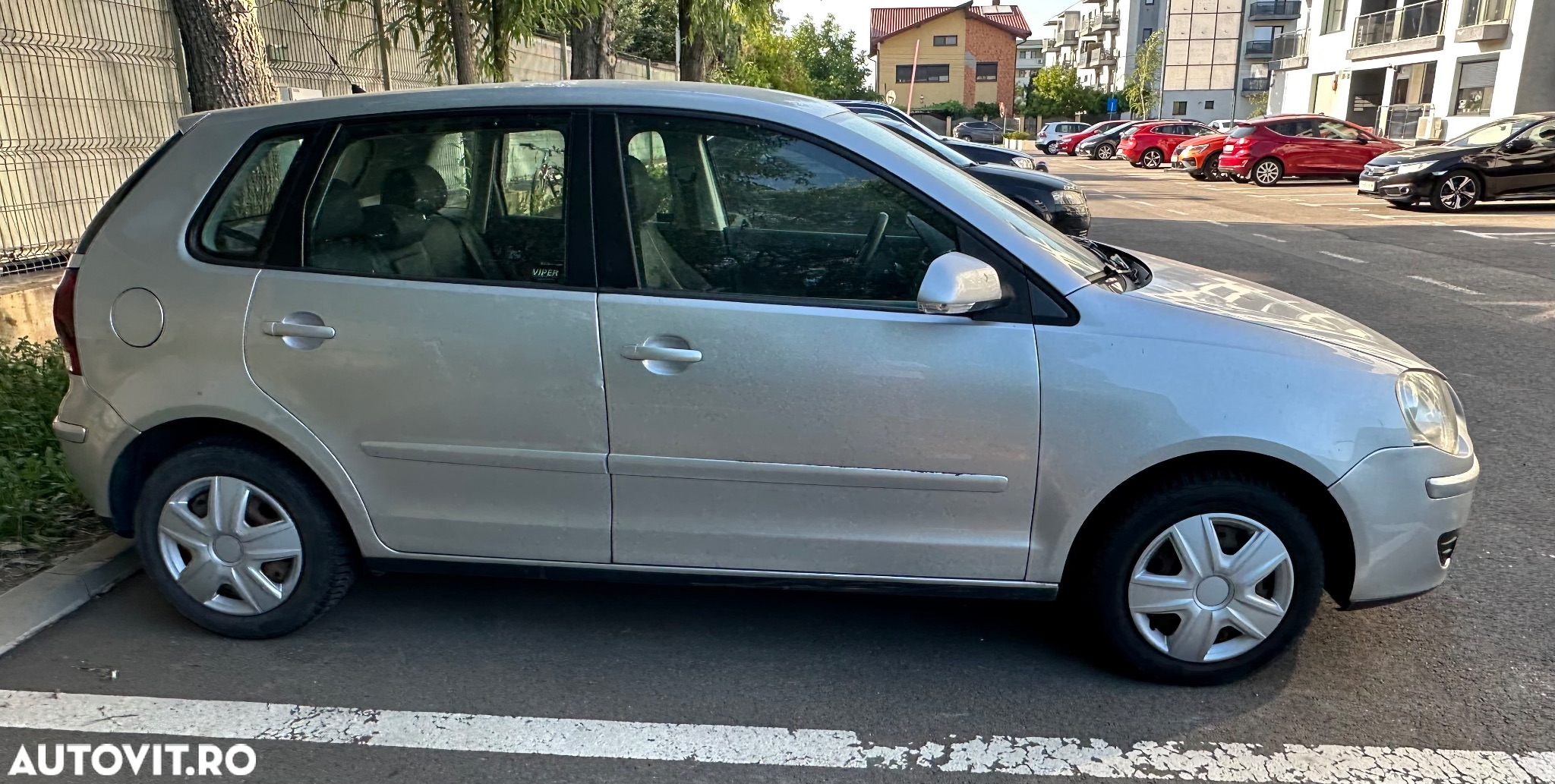 Volkswagen Polo 1.4 Attractive - 4