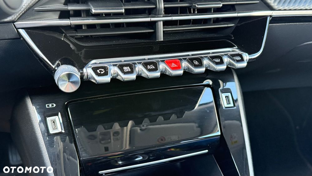 Peugeot 2008 1.5 BlueHDi Allure S&S EAT8 - 28