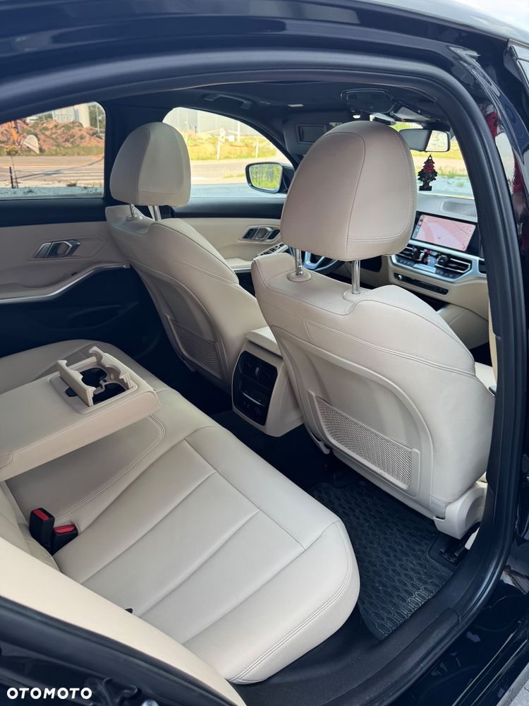 BMW Seria 3 330i xDrive Sport Line - 8