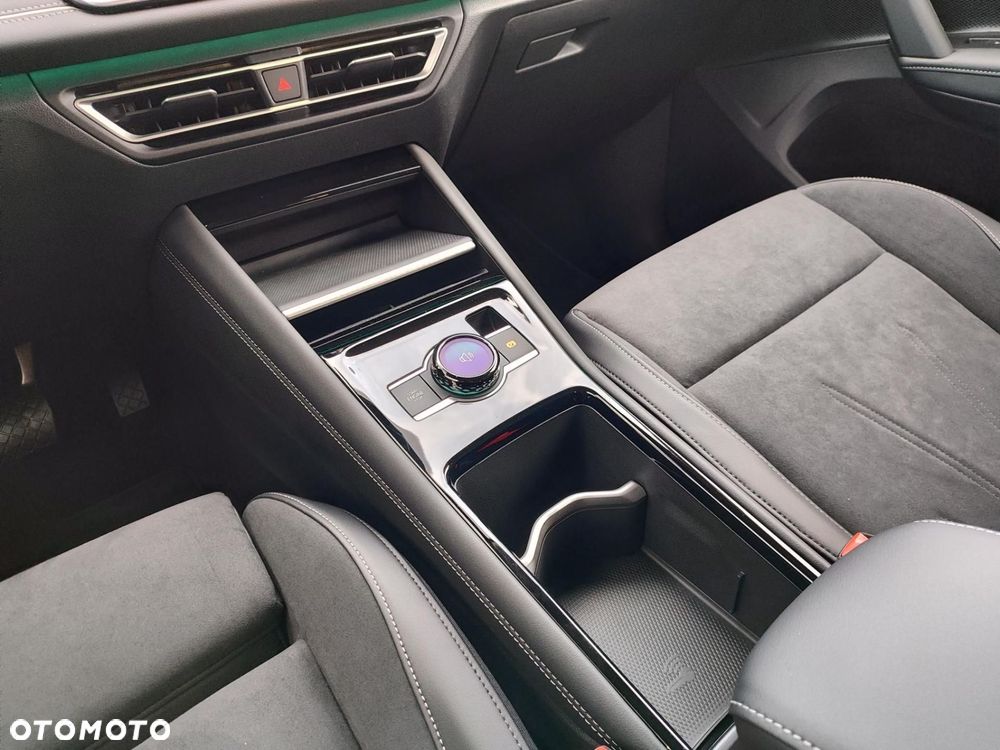 Volkswagen Tiguan - 32