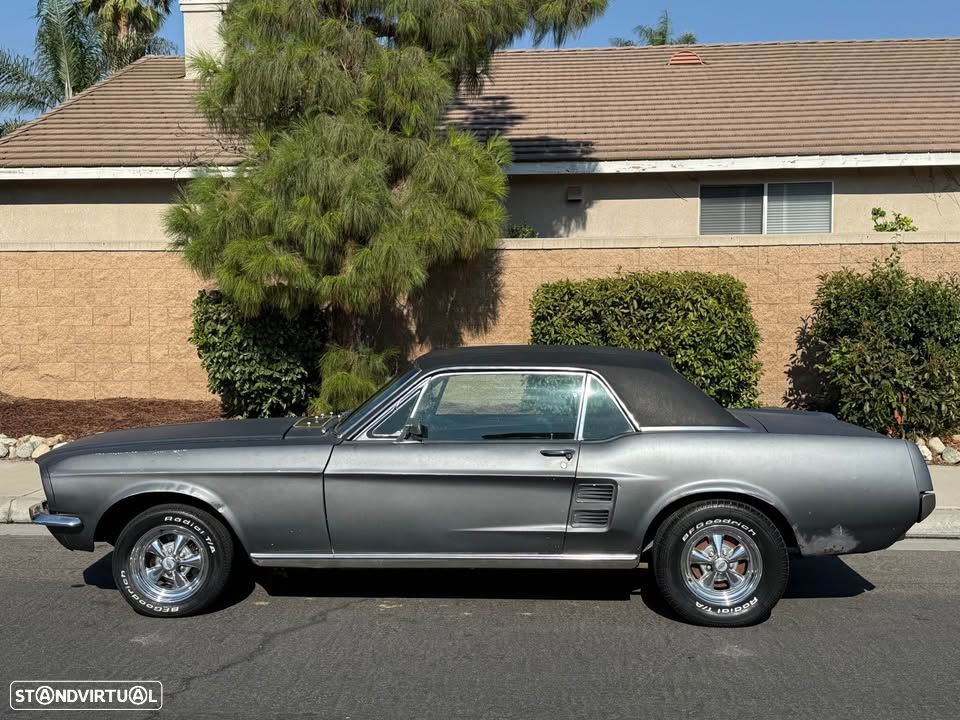 Ford Mustang - 1
