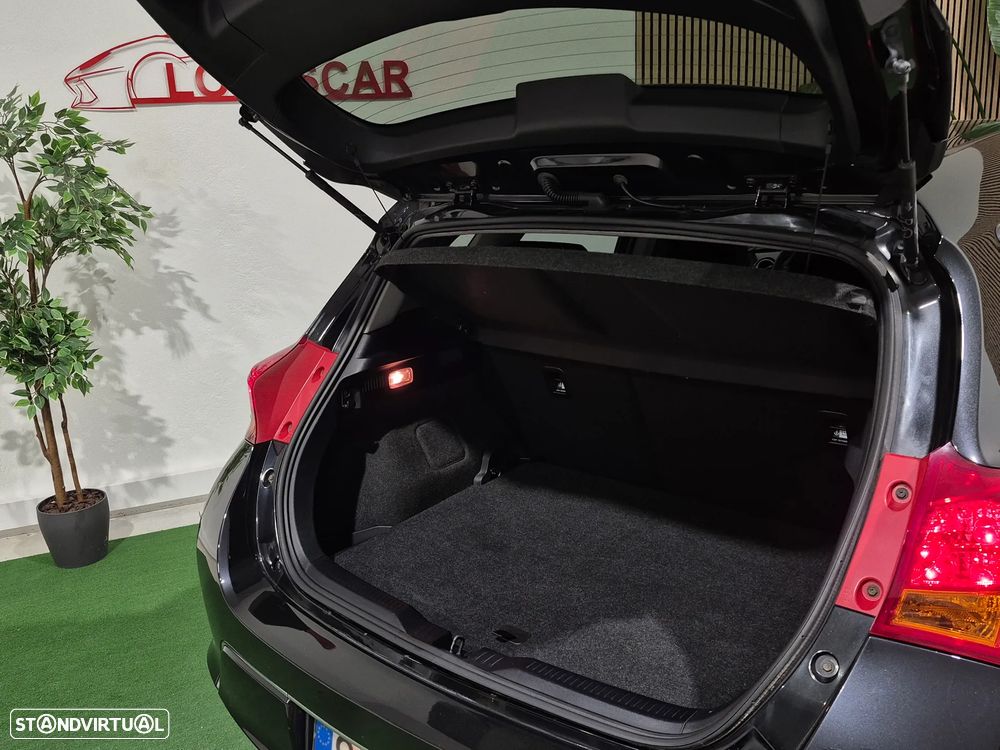 Toyota Auris 1.4 D-4D Comfort+Pack Sport - 25