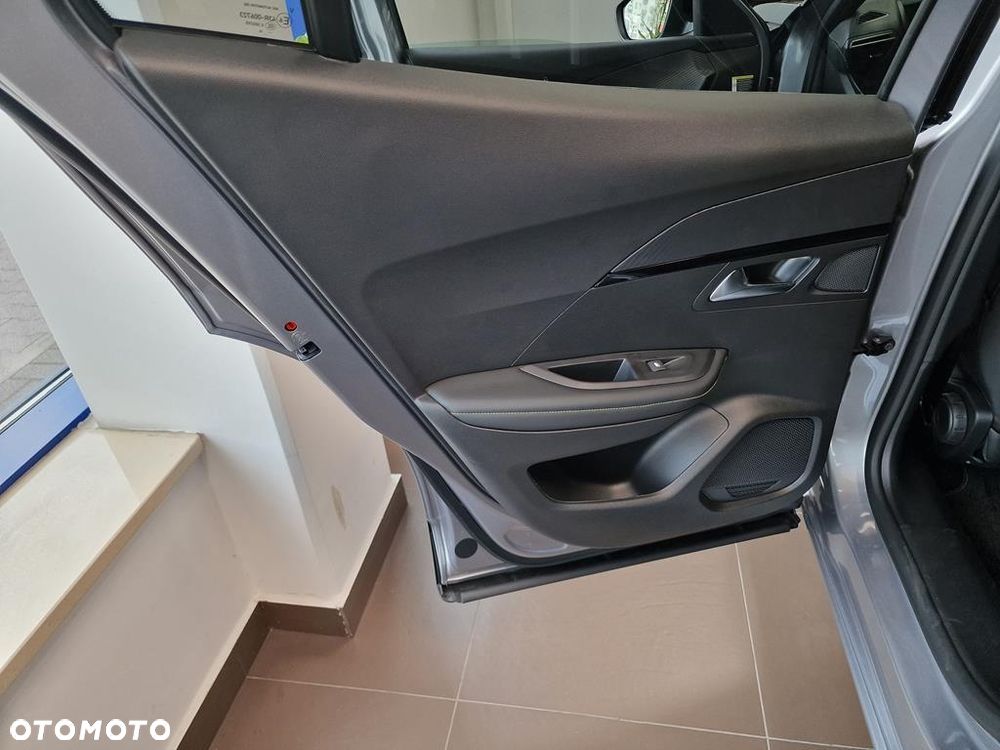 Peugeot 2008 PureTech mHEV GT e-DCS6 - 8
