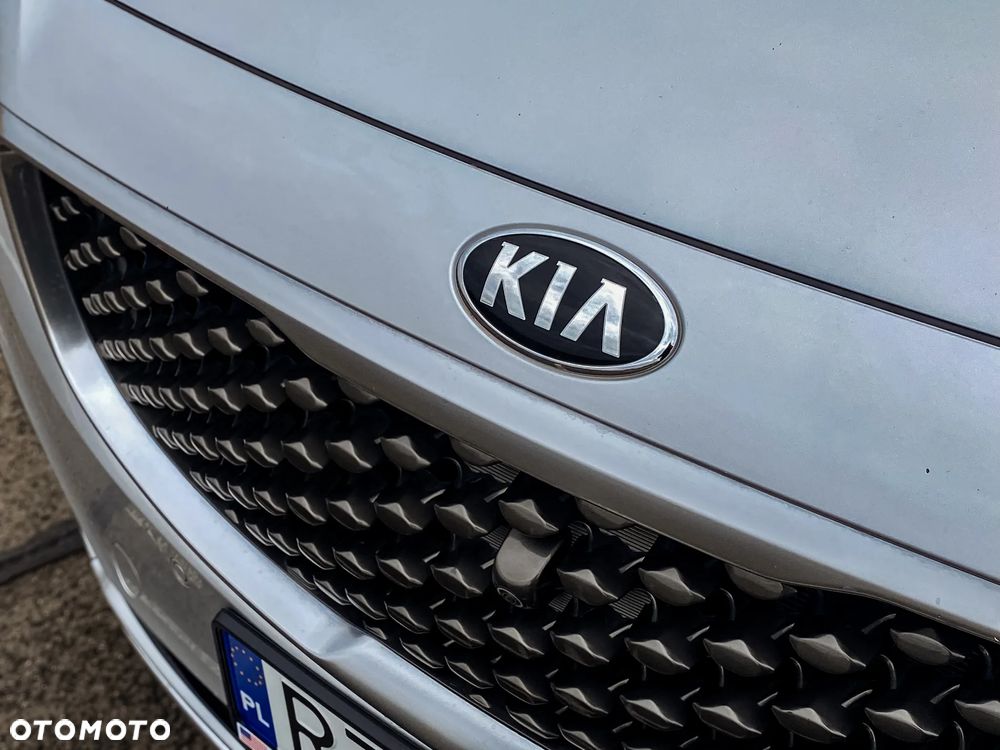 Kia Carnival - 10