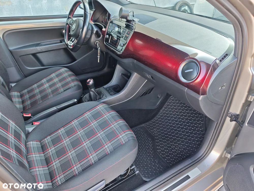 Volkswagen up! GTI - 11
