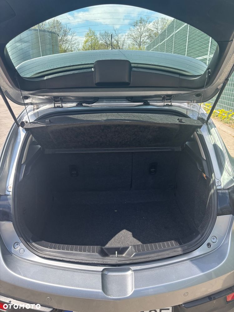 Mazda 3 2.0 Exclusive + - 11