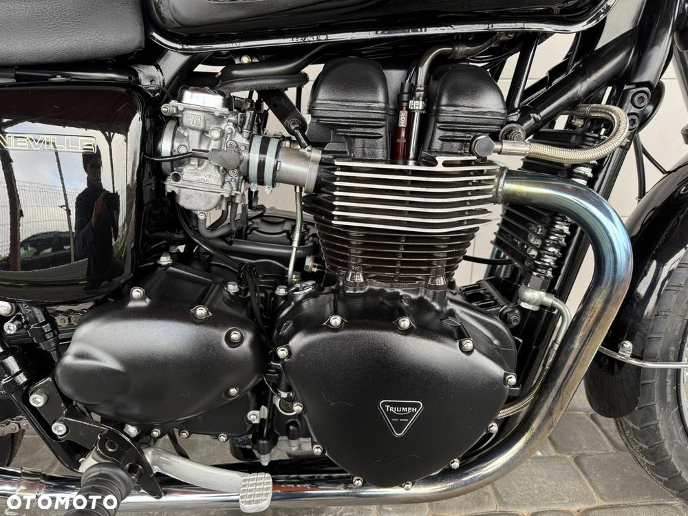 Triumph Bonneville - 15