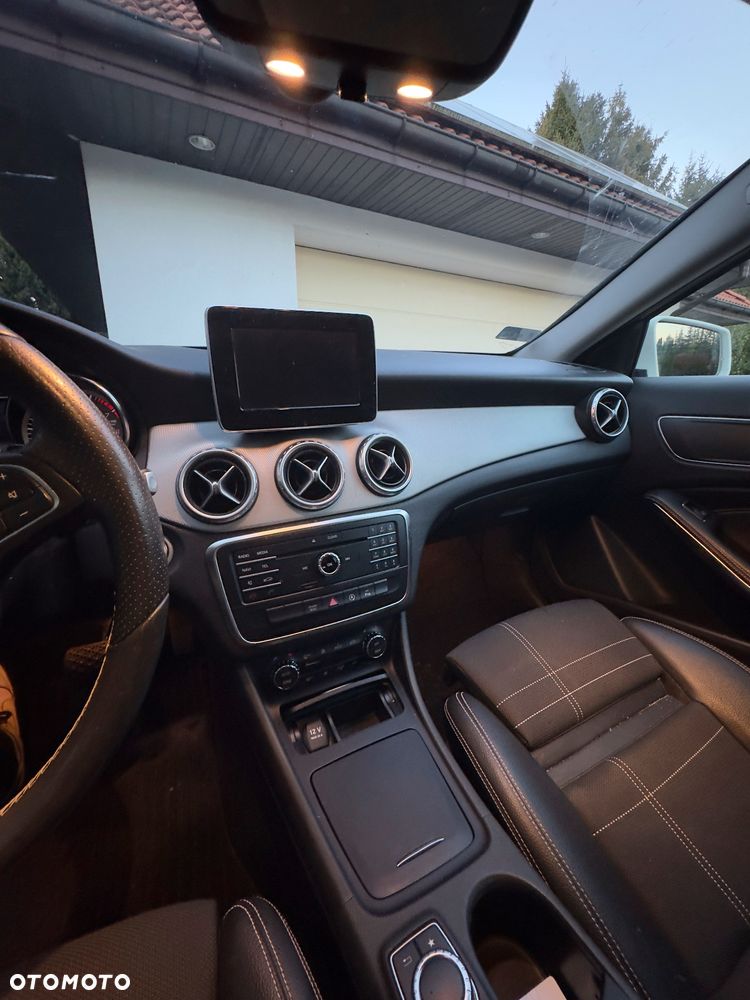 Mercedes-Benz GLA - 9