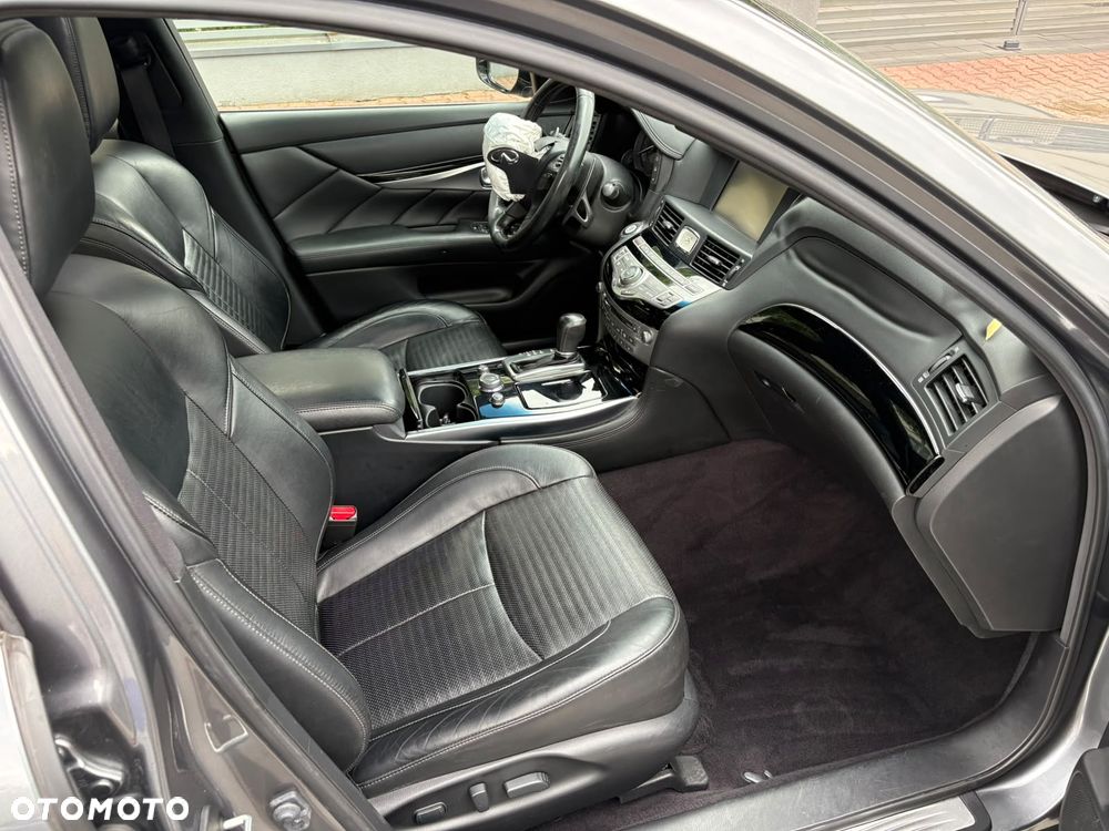 Infiniti Q70 2.2d Premium Executive - 8