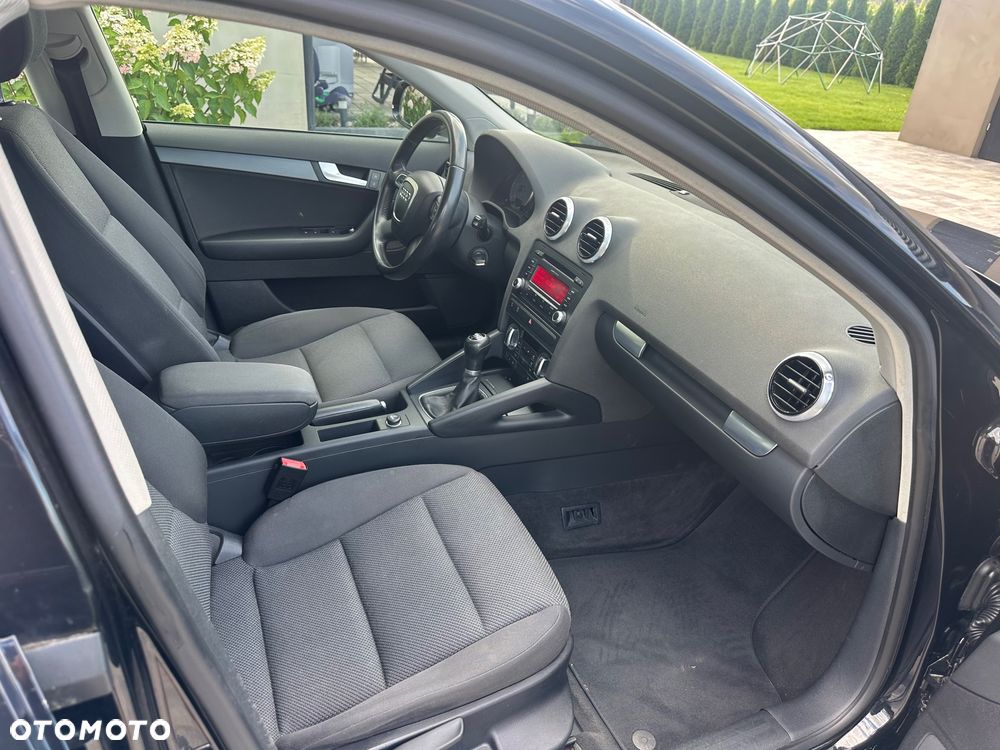 Audi A3 Sportback 1.6 TDI DPF Ambiente - 4