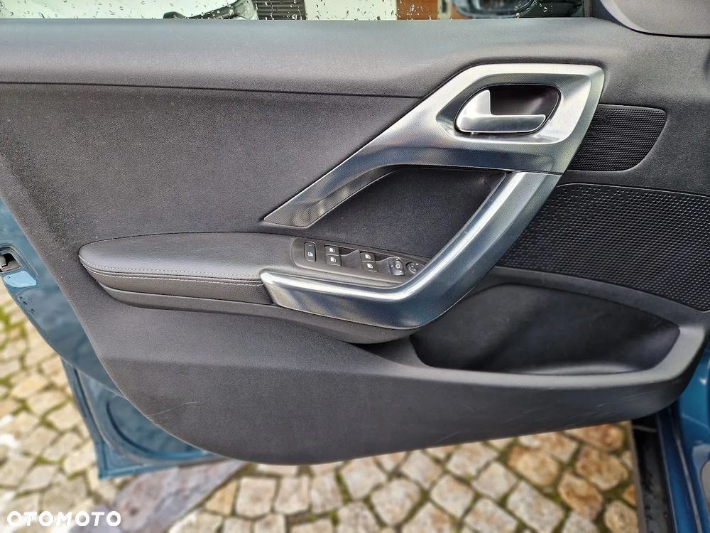 Peugeot 2008 PureTech 130 GPF Stop&Start Allure - 22