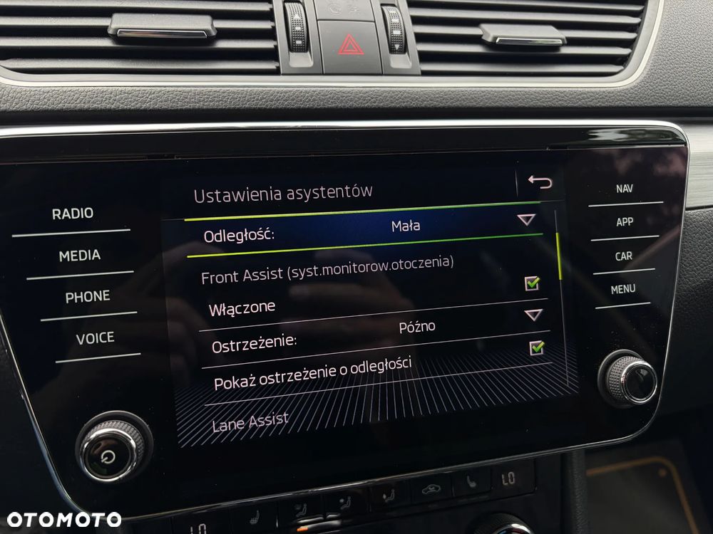 Skoda Superb 2.0 TDI DSG Sportline - 28