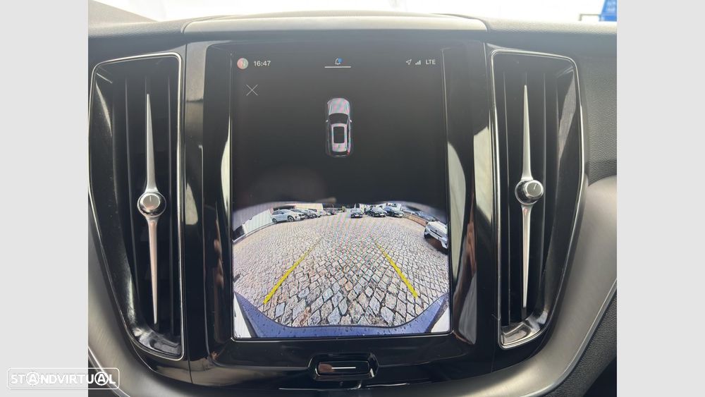 Volvo XC 60 2.0 T6 PHEV Core AWD — fotografia 18