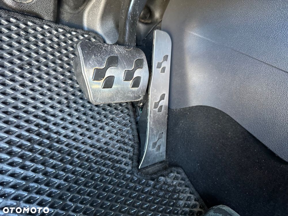 Volkswagen Touran 2.0 TDI DSG R-Line Edition - 26