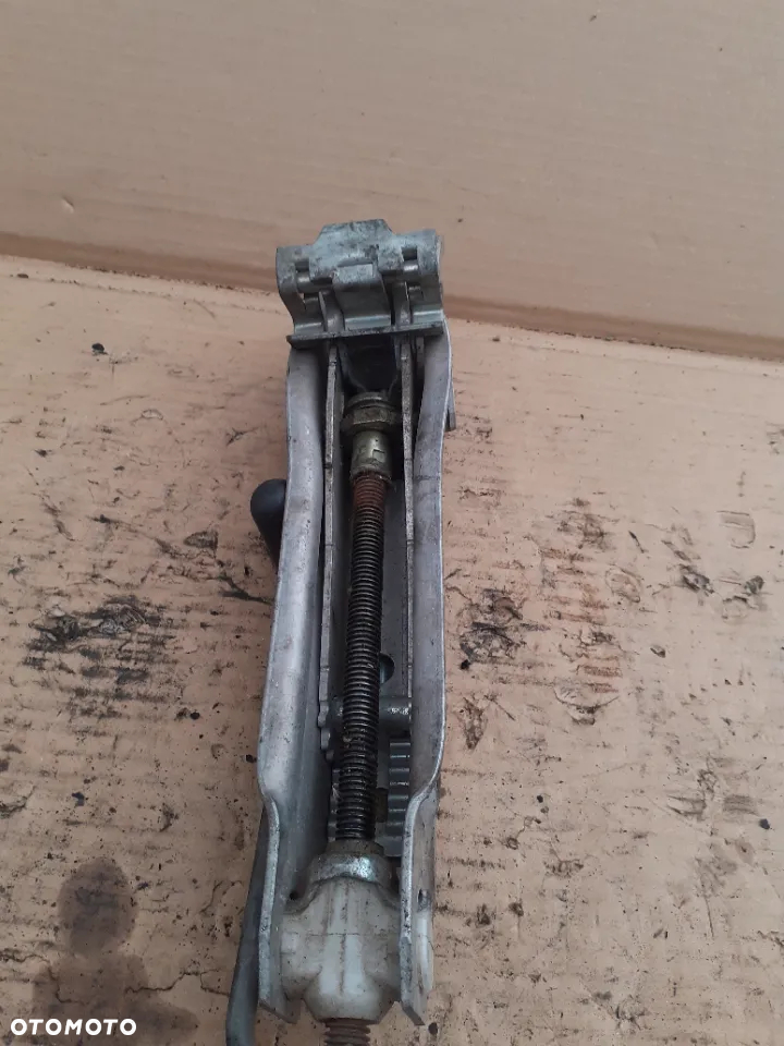 LEWAREK AUDI A3,A4,A6 8L0 011 031A - 5