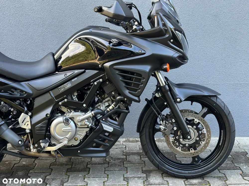 Suzuki V-STROM - 10