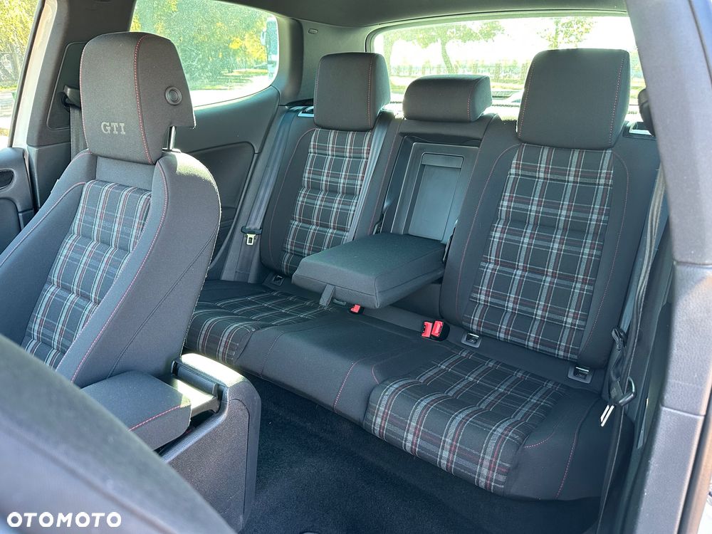 Volkswagen Golf VI 2.0 TSI GTI - 33