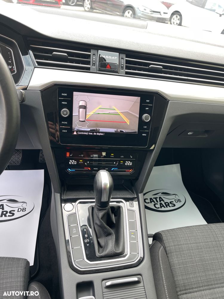 Volkswagen Passat - 33