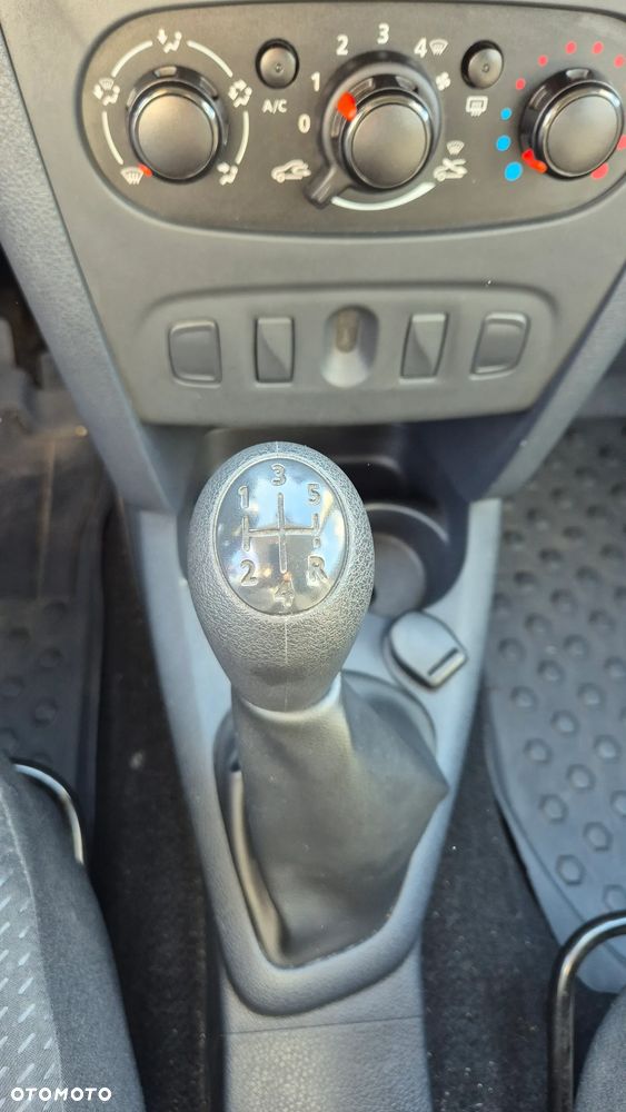 Dacia Sandero 1.2 16V Laureate EU6 - 13