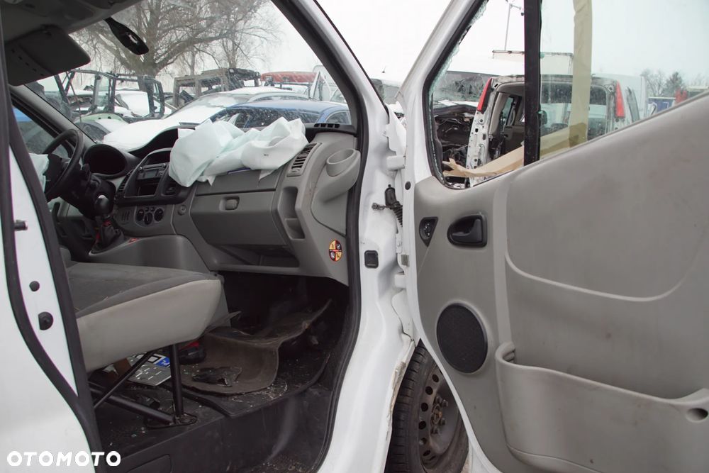 Auto na części - Opel Vivaro A Lift 2.0 CDTI 114 KM M9R630 PF6024 10U 2014R Silnik Skrzynia Drzwi Maska Zderzak Błotnik Lusterko Lampa Klamka Szyba Deska Kokpit Sterownik Moduł Czujnik Licznik Panel Kierownica - 9