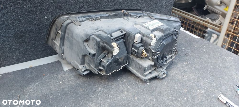 .  PRZOD PRZEDNIA LAMPA PRAWA AUDI A4 B6 - 5