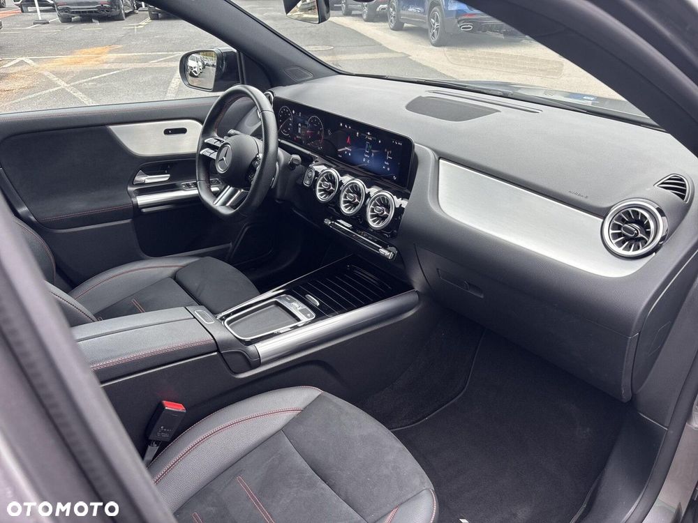 Mercedes-Benz GLA - 16