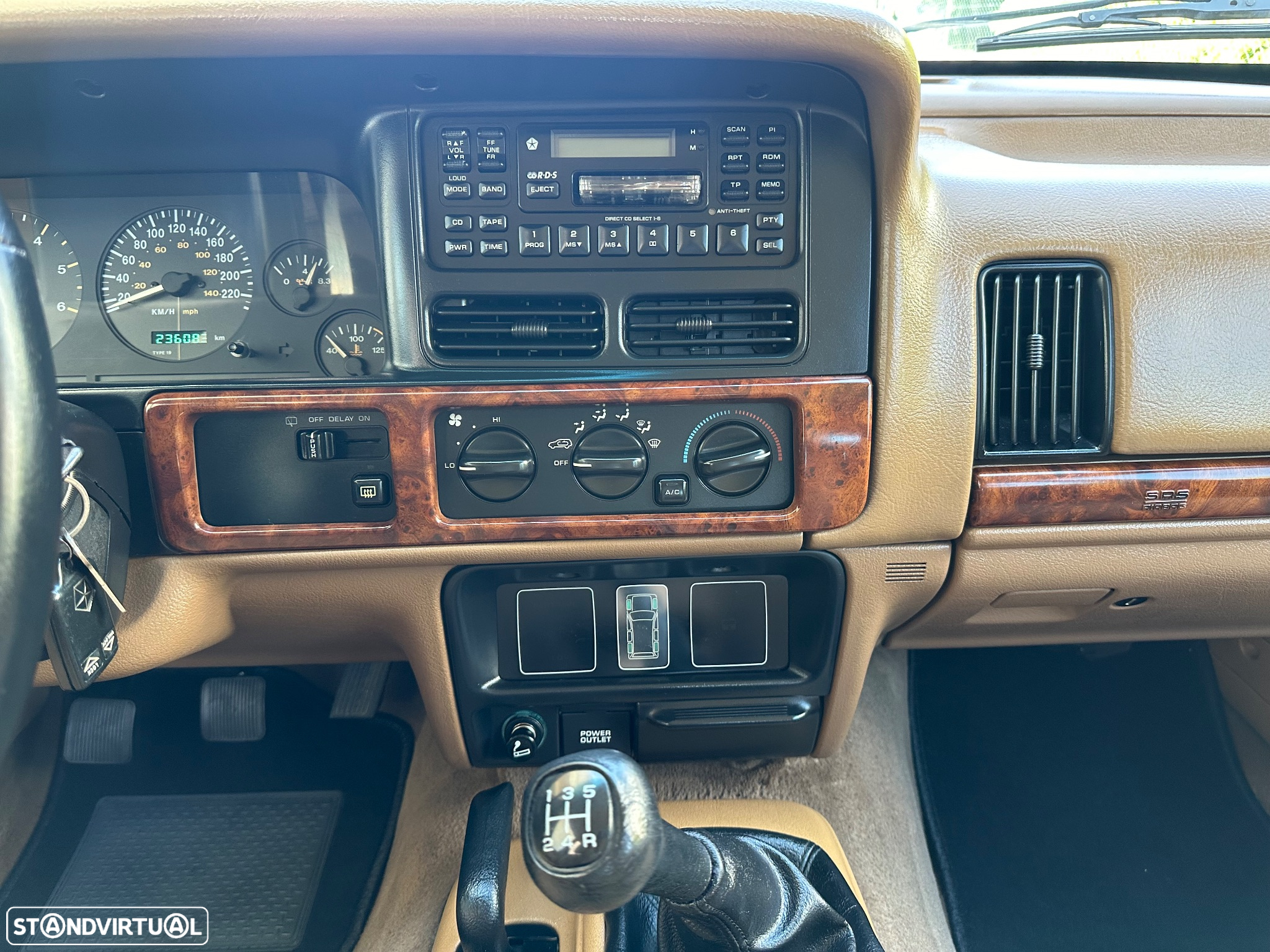 Jeep Grand Cherokee 2.5 TD Laredo - 30