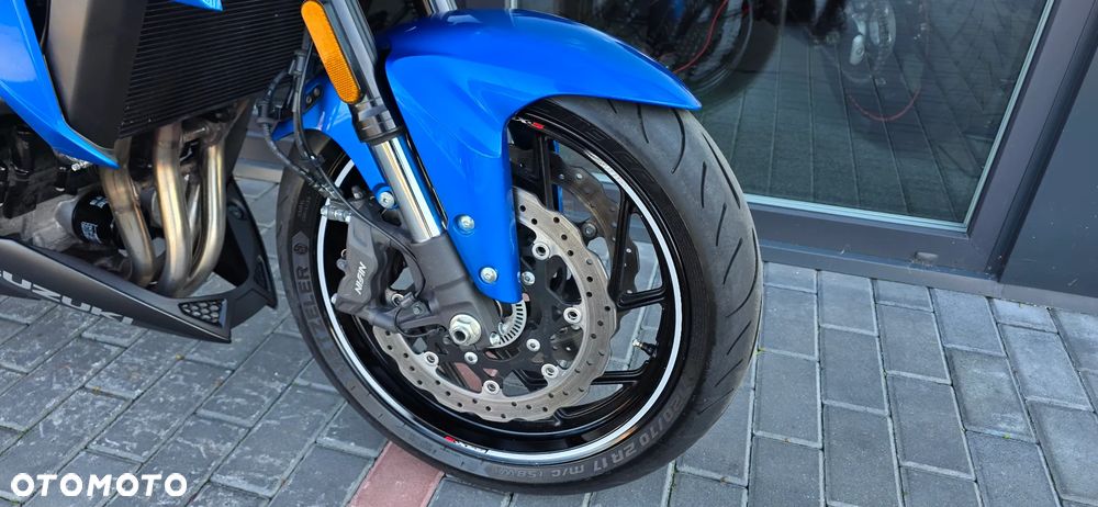Suzuki GSX - 7