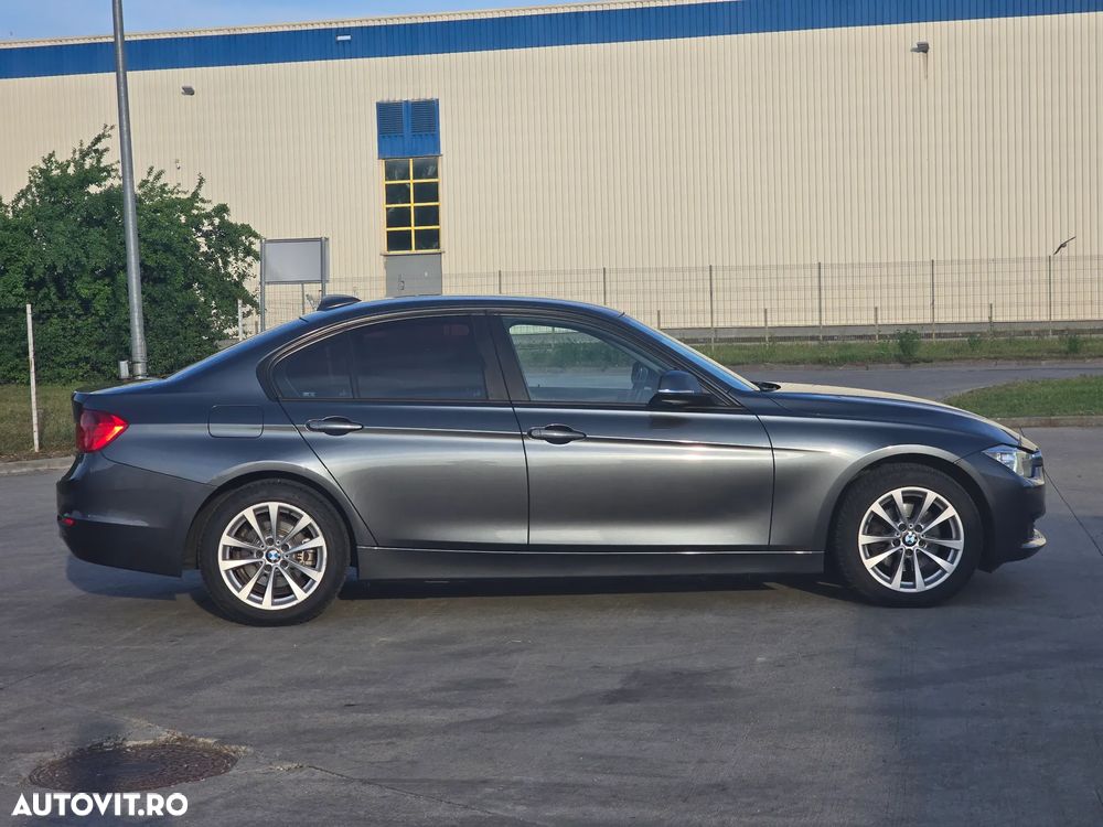 BMW Seria 3 320d xDrive - 12