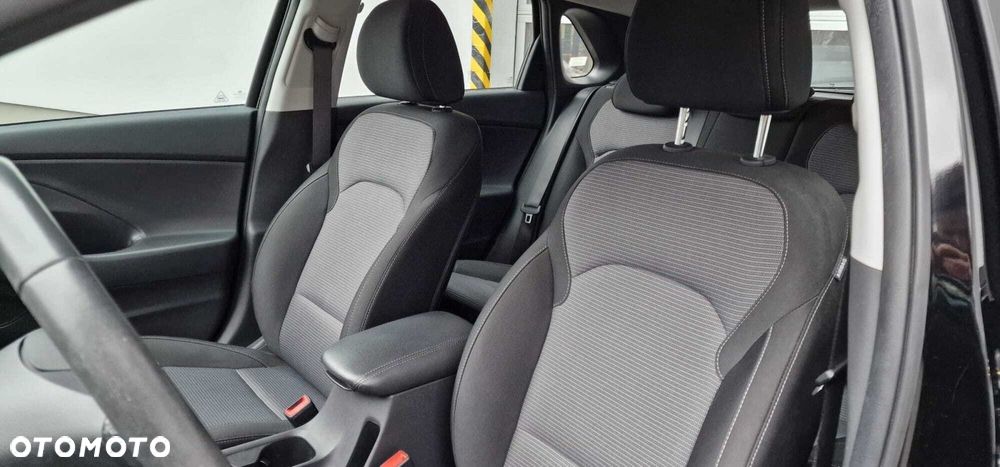 Hyundai i30 1.5 DPI Classic + - 13