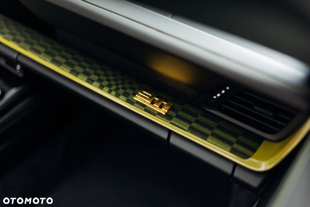 Porsche 911 Carrera T-Hybrid Spirit 70 - 23