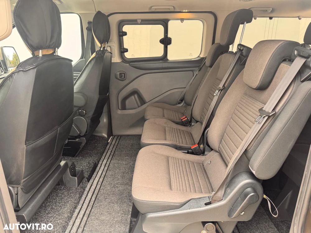 Ford Tourneo Custom - 9