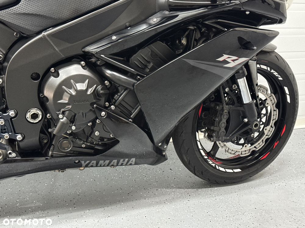 Yamaha R1 - 10