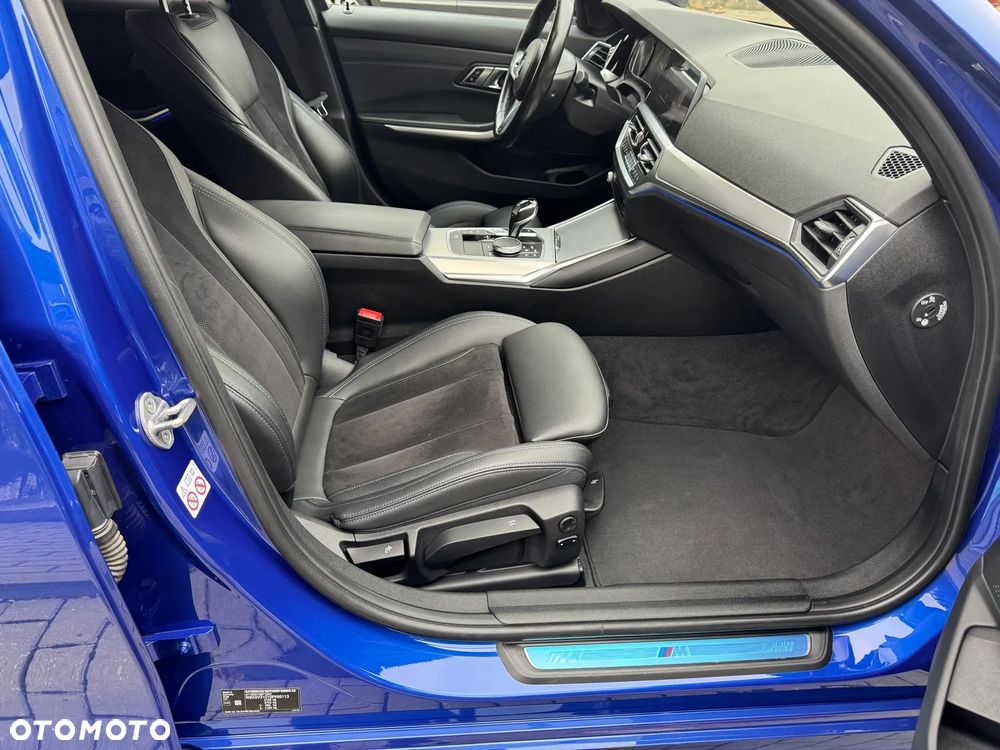 BMW Seria 3 318d M Sport - 13