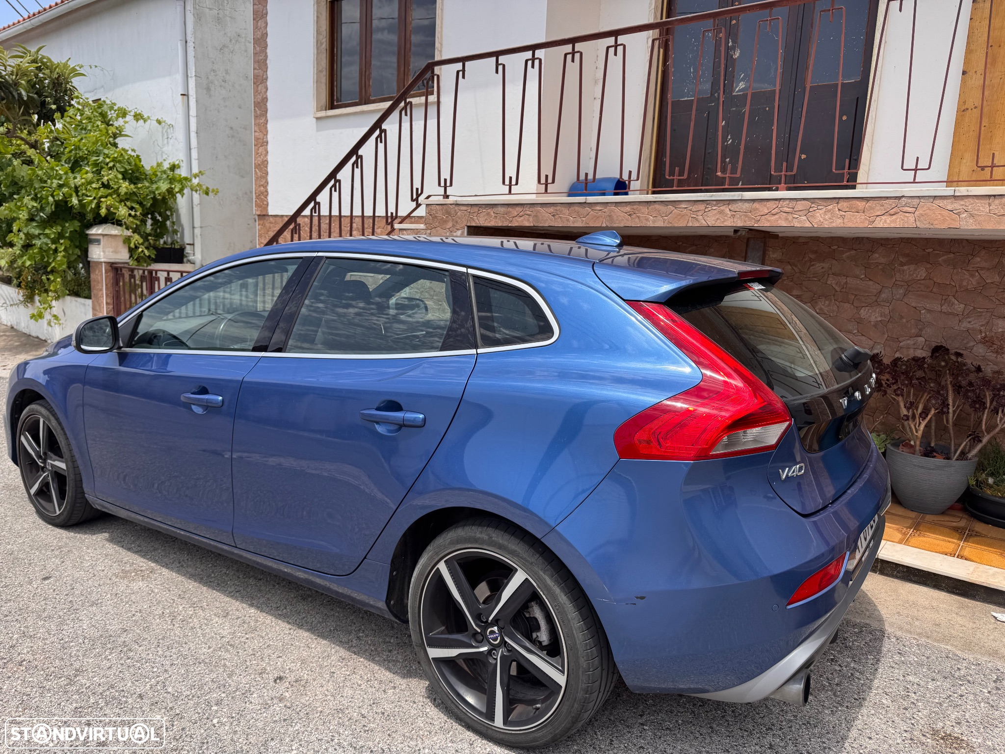 Volvo V40 2.0 D2 R-Design - 2
