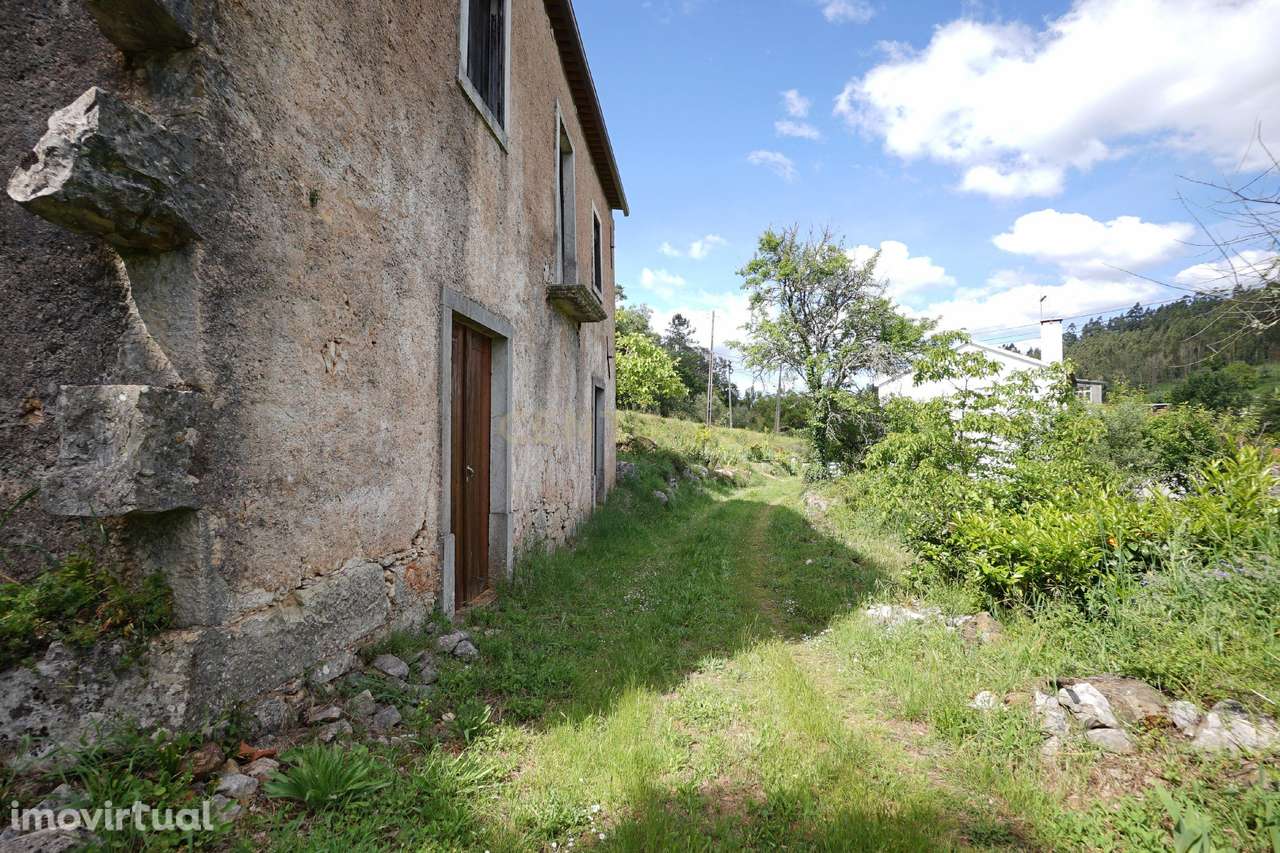 Casa de pedra com terreno junto de riacho - Penela - Grande imagem: 2/12