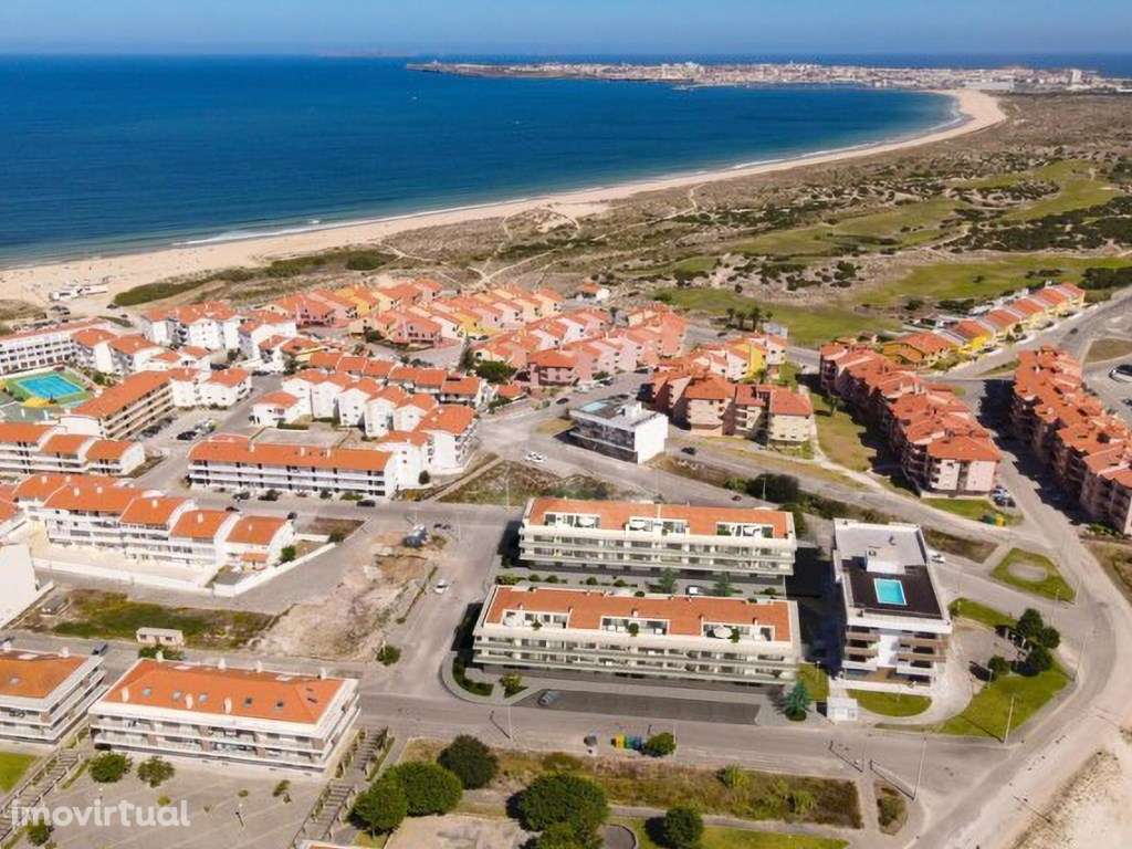 Apartamento T2 com varanda junto à Praia da Consolação - Grande imagem: 2/20