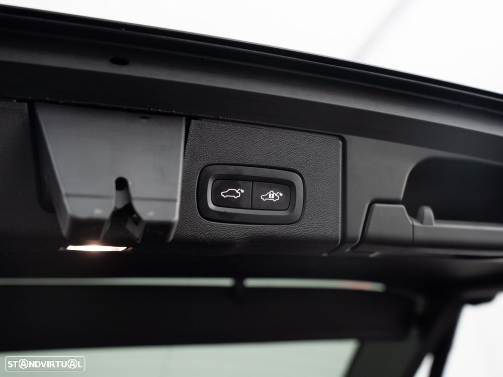 Volvo XC 60 2.0 T6 PHEV Plus Dark - 12