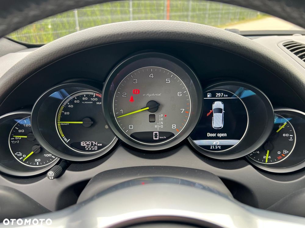 Porsche Cayenne - 26