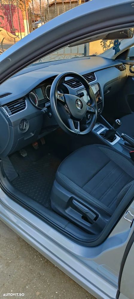 Skoda Octavia Combi Diesel 1.6 TDI Ambition - 10