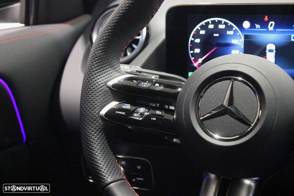 Mercedes-Benz GLA 180 d AMG Line - 17