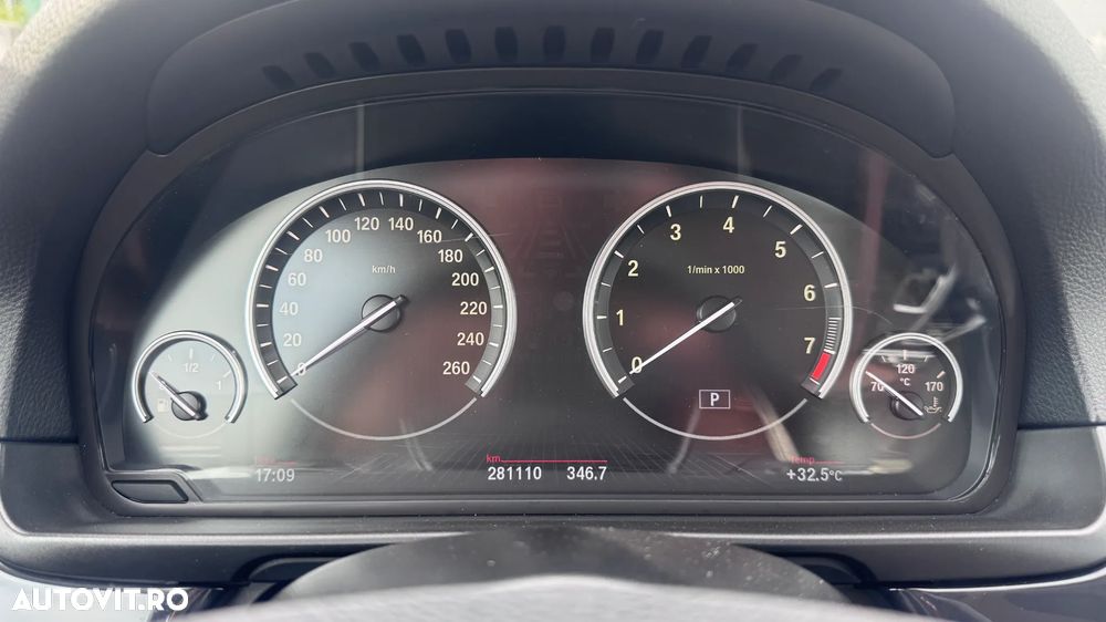 BMW Seria 5 520i Aut. - 9