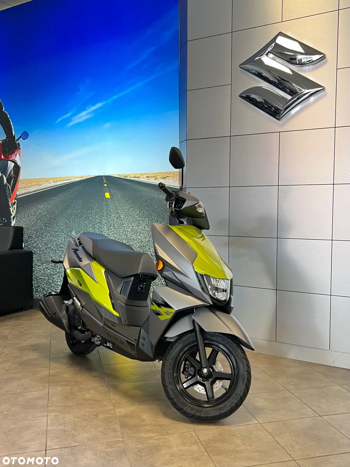 Suzuki Avenis - 1