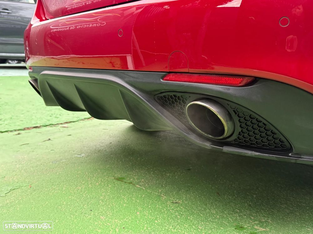 Alfa Romeo Giulia 2.0 Turbo 16V AT8-Q4 Veloce - 12