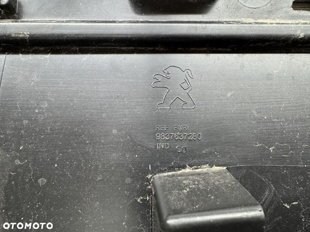 Tylna prawa listwa drzwi  Peugeot 2008 II lift  9837637280 - 3